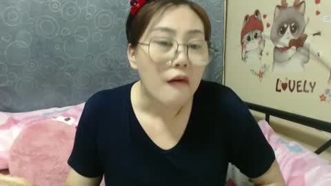 Snapshot of bellbabe chatting on 03.08.25 Bella online show from 03.08.25