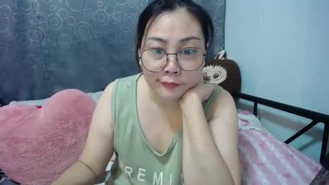 Snapshot of bellbabe chatting on 10.10.25 Bella online show from 10.10.25