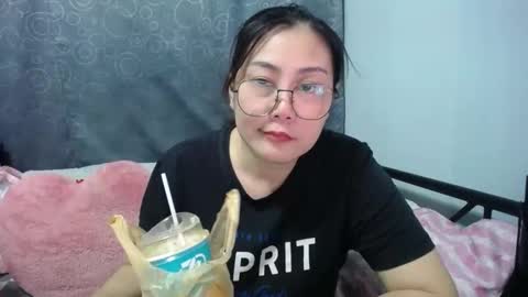 Snapshot of bellbabe chatting on 10.17.25 Bella online show from 10.17.25