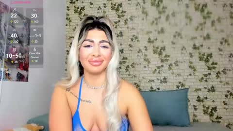 Snapshot of belle_hallle chatting on 01.04.25 LucyJelly online show from 01.04.25