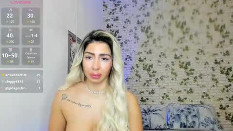 Snapshot of belle_hallle chatting on 03.10.25 LucyJelly online show from 03.10.25