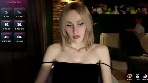 Snapshot of belle_vill chatting on 12.20.25 Belle online show from 12.20.25