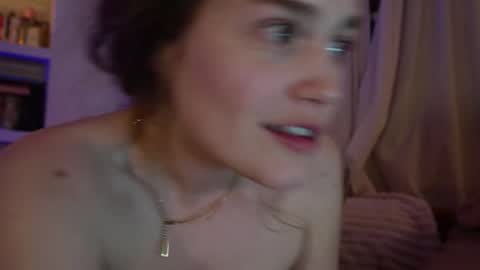 Snapshot of bellebabyboo chatting on 09.26.25 BELLE online show from 09.26.25