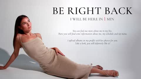 Snapshot of bellla_haddid chatting on 12.21.24 Bella online show from 12.21.24