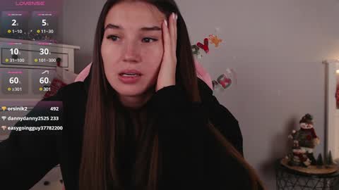 Snapshot of bellla_haddid chatting on 12.31.24 Bella online show from 12.31.24