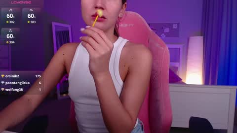 Snapshot of bellla_haddid chatting on 01.14.25 Bella online show from 01.14.25