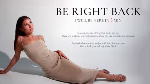 Snapshot of bellla_haddid chatting on 01.15.25 Bella online show from 01.15.25