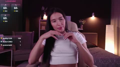 Snapshot of bellla_haddid chatting on 01.16.25 Bella online show from 01.16.25