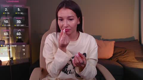 Snapshot of bellla_haddid chatting on 02.03.25 Bella online show from 02.03.25