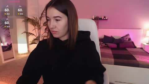 Snapshot of bellla_haddid chatting on 09.09.25 Bella online show from 09.09.25