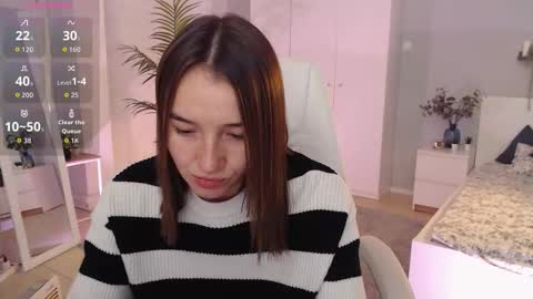 Snapshot of bellla_haddid chatting on 09.22.25 Bella online show from 09.22.25