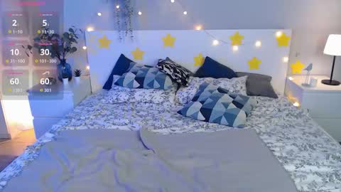 Snapshot of bellla_haddid chatting on 09.25.25 Bella online show from 09.25.25