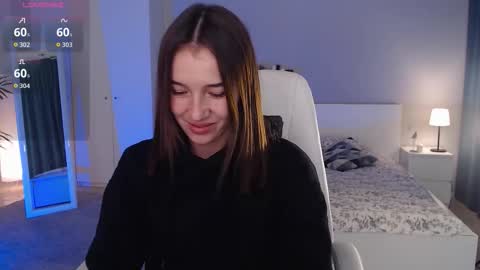 Snapshot of bellla_haddid chatting on 09.26.25 Bella online show from 09.26.25