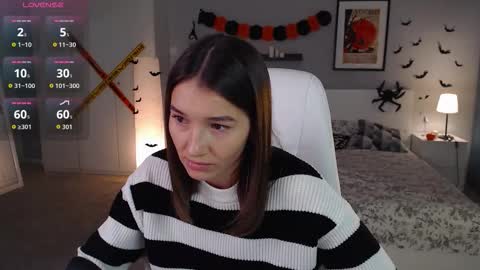 Snapshot of bellla_haddid chatting on 10.25.25 Bella online show from 10.25.25