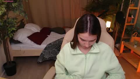 Snapshot of bellla_haddid chatting on 11.20.25 Bella online show from 11.20.25