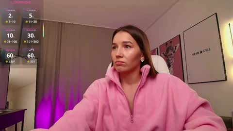 Snapshot of bellla_haddid chatting on 11.25.25 Bella online show from 11.25.25