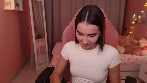 Snapshot of bellla_haddid chatting on 12.01.25 Bella online show from 12.01.25