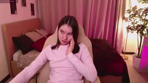 Snapshot of bellla_haddid chatting on 12.14.25 Bella online show from 12.14.25