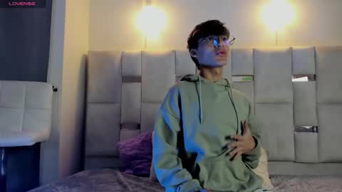 Neon online show from 09.15.25