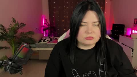 LinaBoo online show from 10.14.25