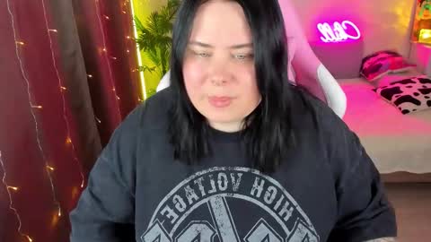 LinaBoo online show from 11.06.25