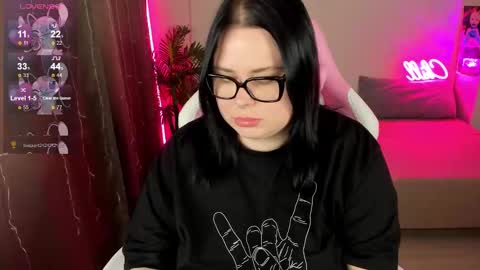 LinaBoo online show from 11.17.25