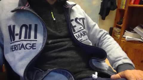 Snapshot of bemichel chatting on 11.10.25 jaimetout online show from 11.10.25