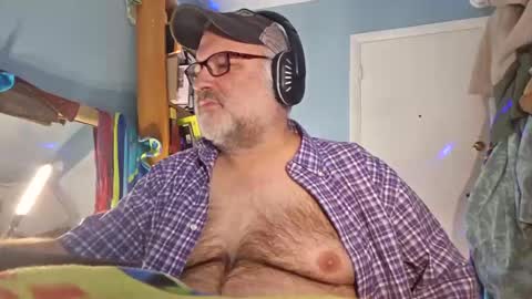 Snapshot of bendavewill chatting on 12.21.24 Bendavewill online show from 12.21.24