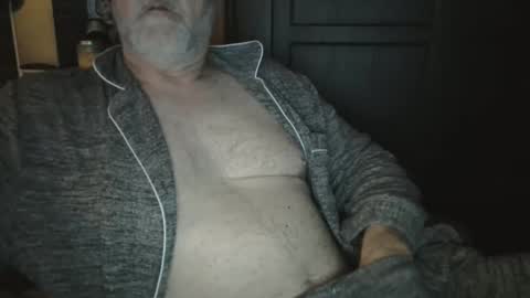 Snapshot of bendrinkin chatting on 12.29.24 bendrinkin online show from 12.29.24