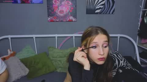 KENDALL  NATHAN online show from 06.03.26