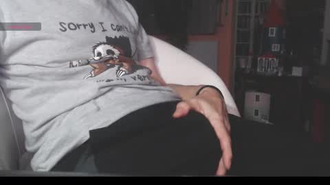 Snapshot of benijamin chatting on 12.18.25 benijamin online show from 12.18.25