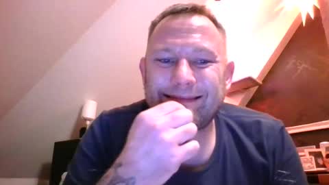 Snapshot of benizio_ chatting on 12.04.24 benizio online show from 12.04.24