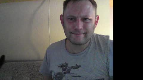 Snapshot of benizio_ chatting on 12.18.24 benizio online show from 12.18.24