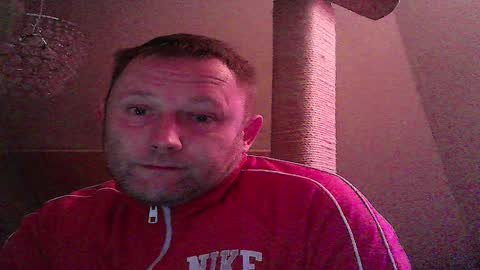 Snapshot of benizio_ chatting on 12.23.24 benizio online show from 12.23.24