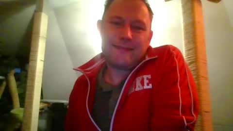 Snapshot of benizio_ chatting on 12.26.24 benizio online show from 12.26.24