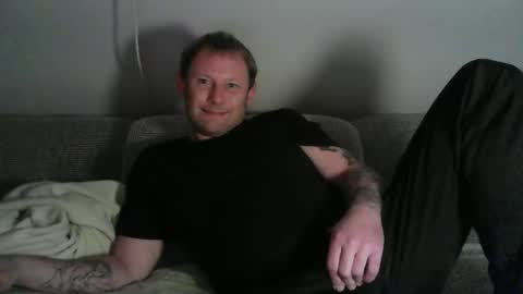 Snapshot of benizio_ chatting on 09.25.25 benizio online show from 09.25.25