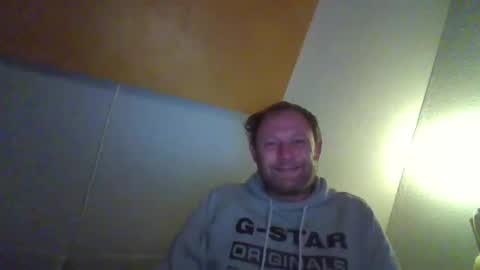 Snapshot of benizio_ chatting on 10.04.25 benizio online show from 10.04.25