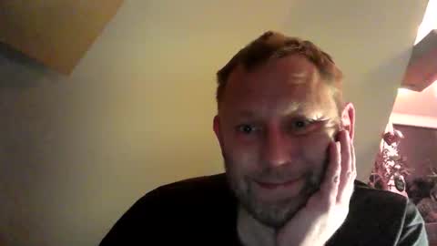 Snapshot of benizio_ chatting on 11.22.25 benizio online show from 11.22.25