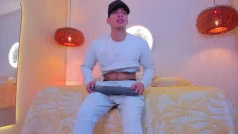 BENJAMIN online show from 06.03.26