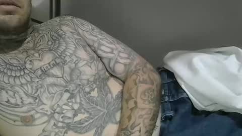 Snapshot of bennetsinit chatting on 01.08.25 smokin n cammin online show from 01.08.25