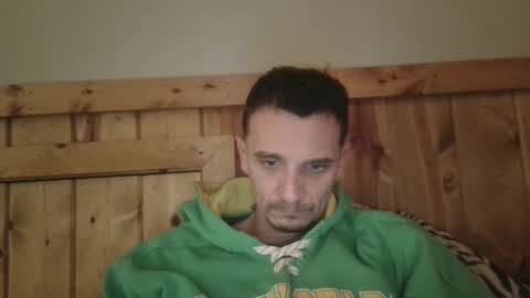 Snapshot of bennymn chatting on 02.14.25 benny and innocentvixon online show from 02.14.25