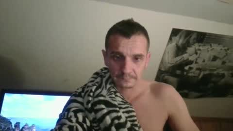 Snapshot of bennymn chatting on 12.19.25 benny and innocentvixon online show from 12.19.25