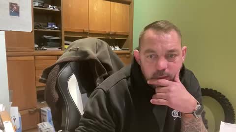 Snapshot of benochau chatting on 03.27.26 benochau online show from 03.27.26