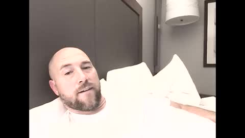 Snapshot of bensoncarverd chatting on 04.02.26 bensoncarverd online show from 04.02.26