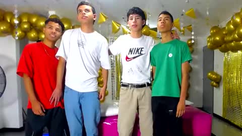 Snapshot of benz_boys chatting on 01.09.25 benz boys online show from 01.09.25