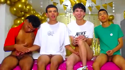 Snapshot of benz_boys chatting on 01.09.25 benz boys online show from 01.09.25