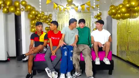 Snapshot of benz_boys chatting on 01.11.25 benz boys online show from 01.11.25