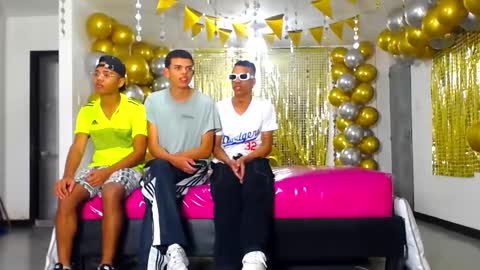 Snapshot of benz_boys chatting on 01.19.25 benz boys online show from 01.19.25