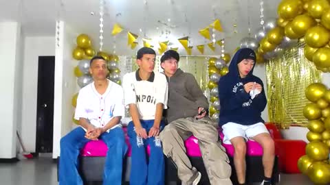 Snapshot of benz_boys chatting on 01.25.25 benz boys online show from 01.25.25