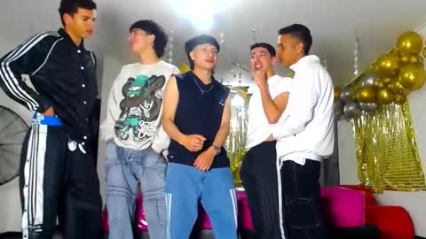 Snapshot of benz_boys chatting on 02.02.25 benz boys online show from 02.02.25